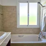 Vila 5 Bed With Pool In Cerros De Aguila *