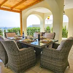 Vila 5 Bed With Pool In Cerros De Aguila *