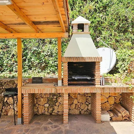 Vila 5 Bed With Pool In Cerros De Aguila